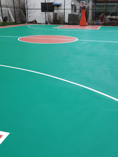 剑川 球场长期使用易出现地面开裂